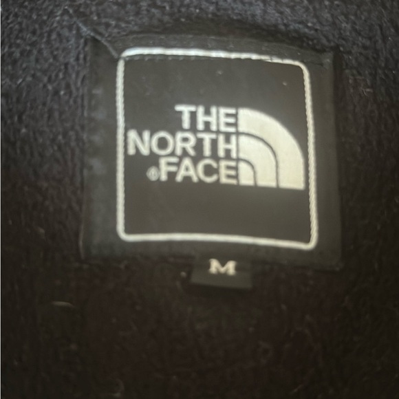 The Northface black preloved jacket in a perfect condition - Picture 2 of 7